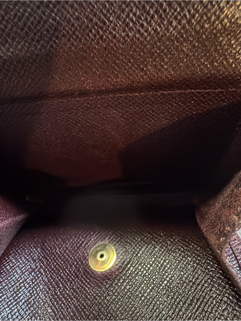 Louis Vuitton Taiga Compact Wallet | Brown Grizzly Leather | Vintage LV - Picture 4 of 5